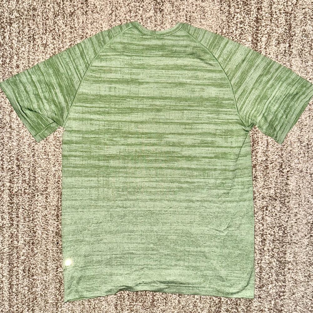 Lululemon Men's Metal Vent Tech Short Sleeve Tee T-Shirt in Green Size Large
